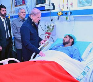 Prime Minister Muhammad Shehbaz Sharif meets security personnel at CMH Quetta. They got injured while valiantly fighting with the terrorists in Balochistan.