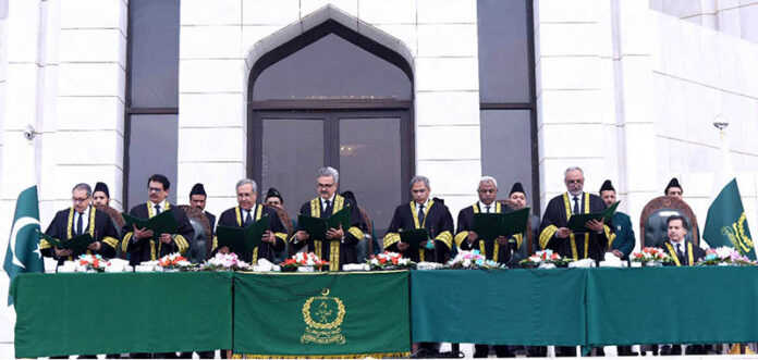 Hon'ble Mr. Justice Yahya Afridi, Chief Justice of Pakistan administering the oath of offices to Mr. Justice Muhammad Hashim Khan Kakar, Chief Justice, High Court of Balochistan, Mr.Justice Muhammad Shafi Siddiqui, Chief Justice High Court of Sindh, Mr. Justice