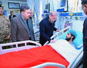 Prime Minister Muhammad Shehbaz Sharif meets security personnel at CMH Quetta. They got injured while valiantly fighting with the terrorists in Balochistan.