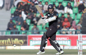 South African player struggle to get catch during the Tri-Nation’s one-day international cricket match between South Africa and New Zealand at the Gaddafi Stadium.