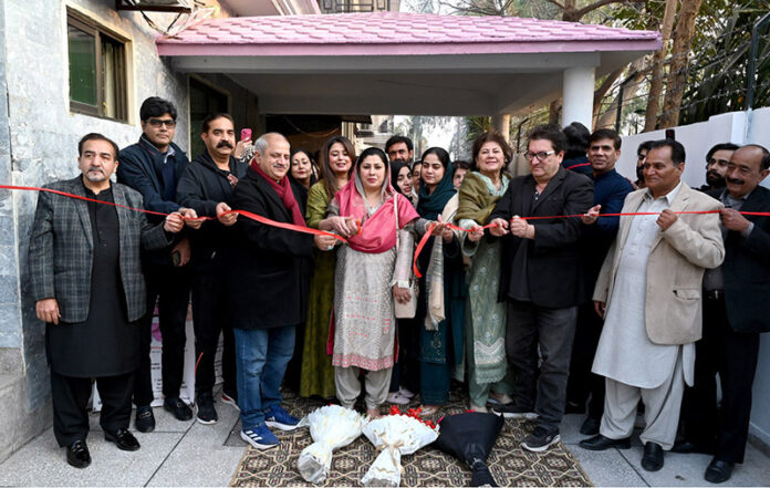 Experienced aesthetic specialist and former member of Punjab Assembly, Ms. Mehnaz Saeed, along with expert dermatologist Dr. Anzla and PFUJ President Afzal Butt, inaugurating the new aesthetic clinic at F-11