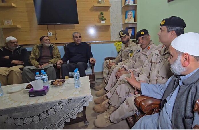 Federal Minister for Interior and Narcotics Control Mohsin Naqvi meeting the innocent family who were detained in Saudi Arabia upon their release