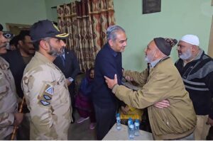 Federal Minister for Interior and Narcotics Control Mohsin Naqvi meeting the innocent family who were detained in Saudi Arabia upon their release