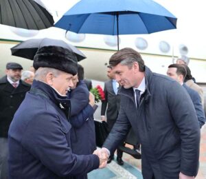 Mayor of Tashkent Shavkat Umurzakov Buranovich receiving Prime Minister Muhammad Shehbaz Sharif and the Pakistani delegation upon their arrival at Tashkent airport.