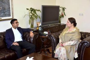 Coordinator to PM for Climate Change, Romina Khurshid Alam talking to Executive Member of PEMRA, Sikander Rashid Choudry during his visit to her office after signing MoU to promote environmental awareness.
