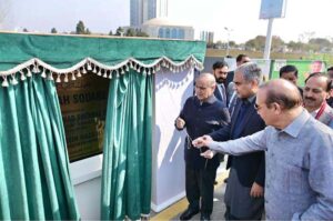 Prime Minister Muhammad Shehbaz Sharif unveiling plaque to inaugurate Jinnah Square (underpasses).