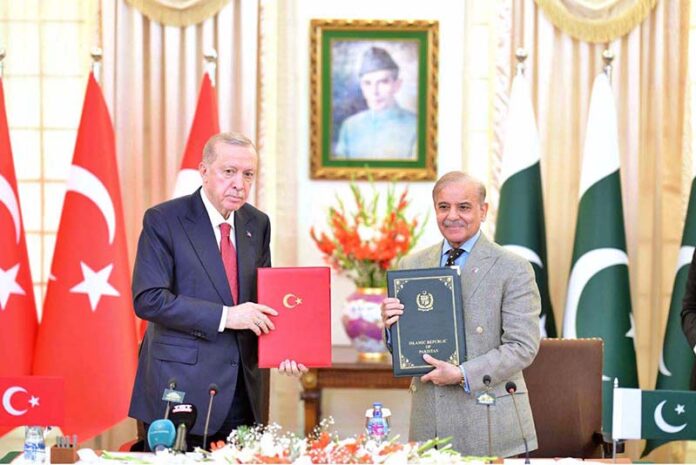 President of Turkiye, Recep Tayyip Erdogan and Prime Minister of Pakistan Muhammad Shehbaz Sharif exchange document of joint declaration of 7th meeting of Turkiye-Pakistan High Level Strategic Cooperation Council