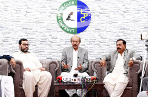 President PPP Sindh MPA Nisar Ahmed Khuhro addressing a press conference at Press Club.