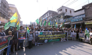 A large number of people participating in a rally on Kashmir Solidarity Day at Hashtnagri Chowk to express solidarity with the people of Indian Illegal Occupied Kashmir.
