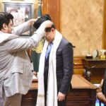 Sindh Governor Kamran Khan Tessori presents Jinnah Cap to Ambassador of Japan Akamatsu Shichi during his visit at Governor House