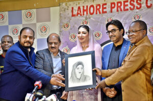 Former Member of Balochistan Provincial Assembly Farah Azim Shah along with President Lahore Press Club and General Secretary Zahid Abid talking to media at Lahore Press Club.