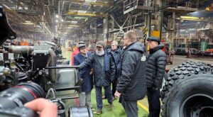 Federal Minister for Commerce Jam Kamal Khan visits Minsk Automobile Factory (MAZ), explores opportunities for industrial collaboration and technology exchange in automotive manufacturing.