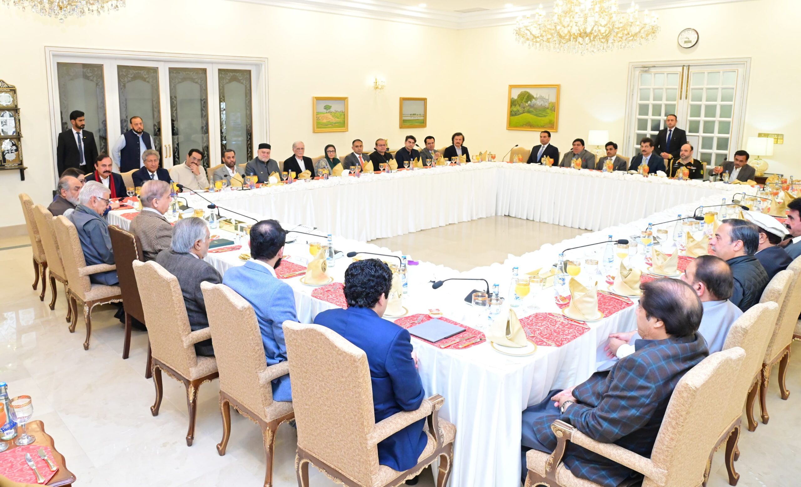 PM pledges continued efforts to further improve country's macroeconomic indicators