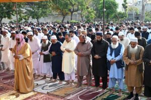 A large number of faithful offering Eidul-Fitr prayers at Al- Aqsa Park, Satellite Town