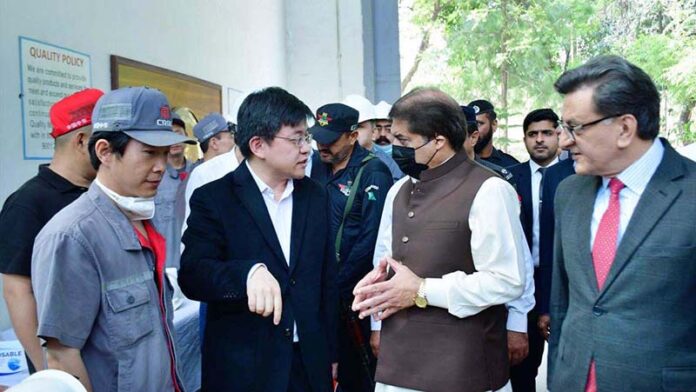 Minister for Railways Hanif Abbasi visits Islamabad Carriage Factory: Vows to Boost Local Production