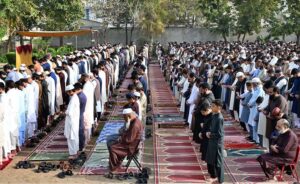 A large number of faithful offering Eidul-Fitr prayers at Al- Aqsa Park, Satellite Town