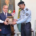 Prime Minister Muhammad Shehbaz Sharif awarding cheques and shields to the FIA and IB officials who nabbed notorious gang leader involved in human trafficking