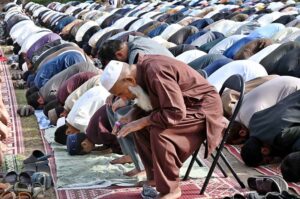 A large number of faithful offering Eidul-Fitr prayers at Al- Aqsa Park, Satellite Town