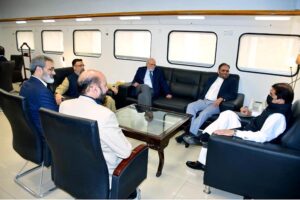 Federal Minister for Railways Hanif Abbasi met with a delegation of doctors from IIMCT Railway General Hospital