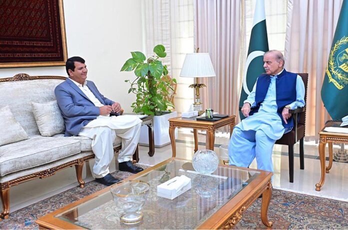 Federal Minister for Kashmir Affairs, Gilgit Baltistan, States and Frontier Regions Engineer Ameer Maqam calls on Prime Minister Muhammad Shehbaz Sharif
