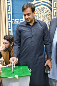 An APP employee exercises his right to vote during the APP Employees Union Election 2025 at APP Headquarters