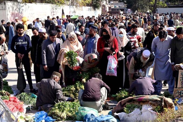 A large number of people purchasing vegetables at Sasta Ramadan bazaar Aabpara in the Federal Capital