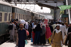 A large number of passengers boarding Eid Special Trains at the railway station, heading to their hometowns to celebrate Eid-ul-Fitr with their families