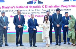 Prime Minister Muhammad Shehbaz Sharif presents shields to the contributors of Gilgit Baltistan Pilot Project of Prime Minister's National Hepatitis-C Elimination Programme.