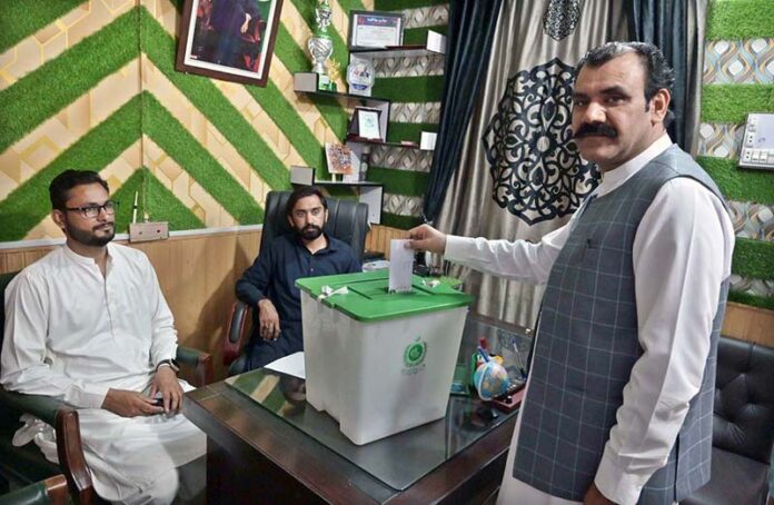 An APP employee exercises his right to vote during the APP Employees Union Election 2025 at APP Sargodha Bureau