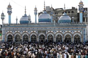 A large number of faithful offering Namaz-e-Juma-tul-Wida (Friday prayer) at Qadeemi Jamia Masjid during holy month of Ramzan