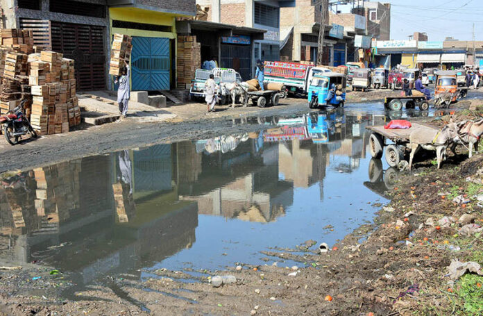 A view of sewerage water accumuled on Subzi Mandi Road causes inconvenience for citizens, demanding immediate action from authorities