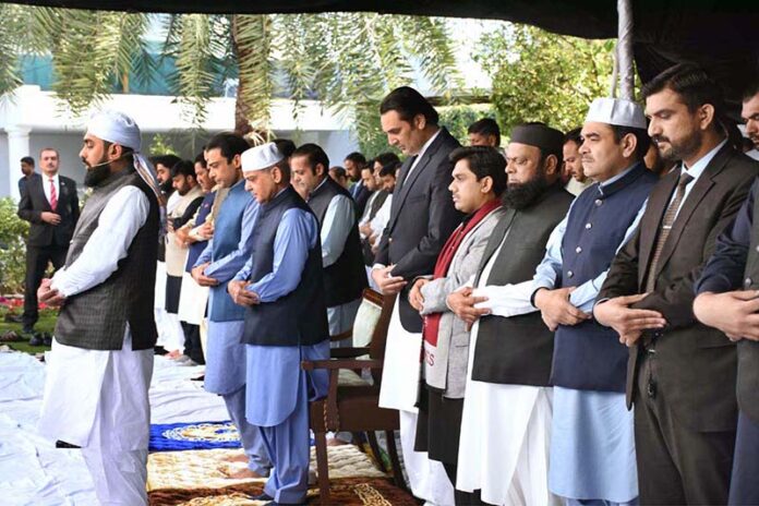 Prime Minister Muhammad Shehbaz Sharif offers Eid-ul-Fitr prayers