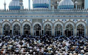 A large number of faithful offering Namaz-e-Juma-tul-Wida (Friday prayer) at Qadeemi Jamia Masjid during holy month of Ramzan