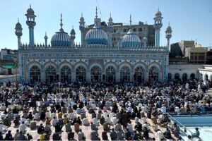 A large number of faithful offering Namaz-e-Juma-tul-Wida (Friday prayer) at Qadeemi Jamia Masjid during holy month of Ramzan