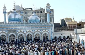 A large number of faithful offering Namaz-e-Juma-tul-Wida (Friday prayer) at Qadeemi Jamia Masjid during holy month of Ramzan