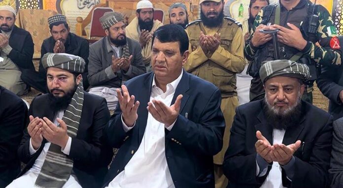 Federal Minister & President PML-N KP Engr. Amir Muqam visited Darul Uloom Haqqania, offered Fateha for the martyrs of the blast, and expressed deep sorrow over the martyrdom of Maulana Hamidul Haq