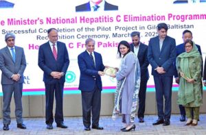 Prime Minister Muhammad Shehbaz Sharif presents shields to the contributors of Gilgit Baltistan Pilot Project of Prime Minister's National Hepatitis-C Elimination Programme.