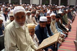 A large number of faithful offering second Friday prayer of Holy Fasting Month of Ramzanul Mubarak at Sunehri Masjid.