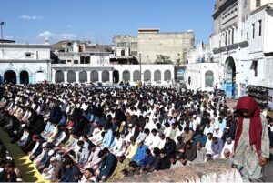 A large number of faithful offering Namaz-e-Juma-tul-Wida (Friday prayer) at Qadeemi Jamia Masjid during holy month of Ramzan