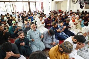 Large number of people offering dua after Namaz-e-Juma-tul-Wida (Friday prayer) at of the holy month of Ramadan at Jamia Masjid 1122