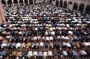 A large number of faithful offering second Friday prayer of Holy Fasting Month of Ramzanul Mubarak at Sunehri Masjid.