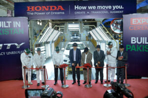 SAPM Haroon Akhtar Khan cutting ribbon to open Honda Multan Road Manga Mandi