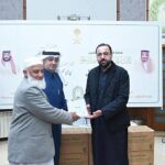 Federal Minister for Religious Affairs Chaudhary Salik Hussain and Saudi Ambassador Nawaf bin Said Al-Malki distributing dates under the King Salman Dates Distribution and Iftar program for Pakistan