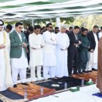 Governor Sindh Kamran Khan Tessori along with Federal Minister Education and Professional Training Dr. Khalid Maqbool Siddiqui offering Eidul Fitr prayers at Governor House