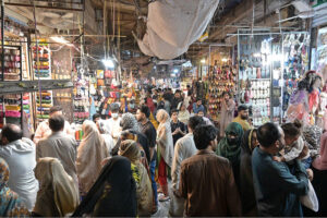 A large number of people at Eid shopping in Urdu bazaar