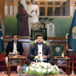 Sindh Governor Mohammed Kamran Khan Tessori addressing press conference at Governor House