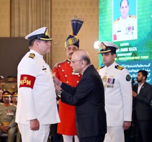 President Asif Ali Zardari conferring the award of Sitara-i-Basalat upon Captain Syed Amir Raza, during the ceremony to confer the insignias of military awards, at Aiwan-e-Sadr