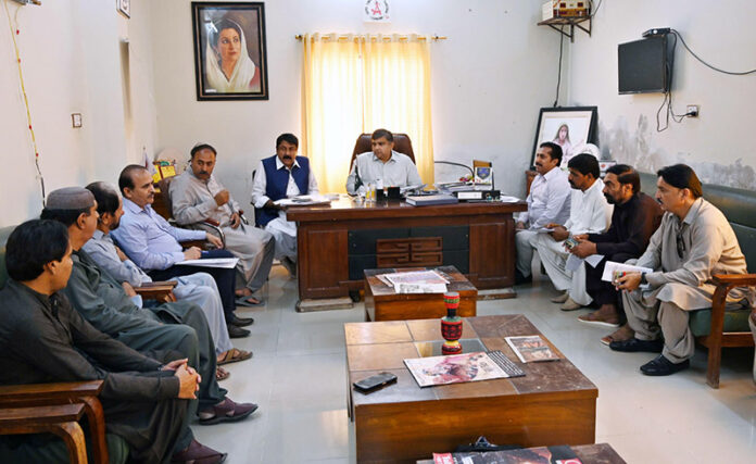 Commissioner Larkana division and Chairman Arts Council of Pakistan Larkana Tahir Sangi presiding over a meeting of Arts Council officials Commissioner Larkana division and Chairman Arts Council of Pakistan Larkana Tahir Sangi presiding over a meeting of Arts Council officials