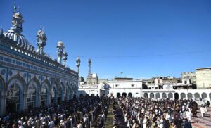 A large number of faithful offering first Friday prayer of Holy Fasting Month of Ramzanul Mubarak in Qadeemi Jamia Masjid.