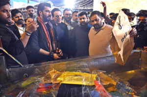 Famous Film Director and Actor Jawed Sheikh and others being briefing by JDC Foundation Pakistan Welfare Organization General Secretary, Zafar Abbas during visiting of Free Eid Bazar on The Title of "Maa hum bhi Eid Manaengy" organized by JDC